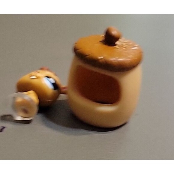 Littlest Pet Shop LPS Teeniest Tiniest Squirrel with Nut House accessory - Picture 4 of 4